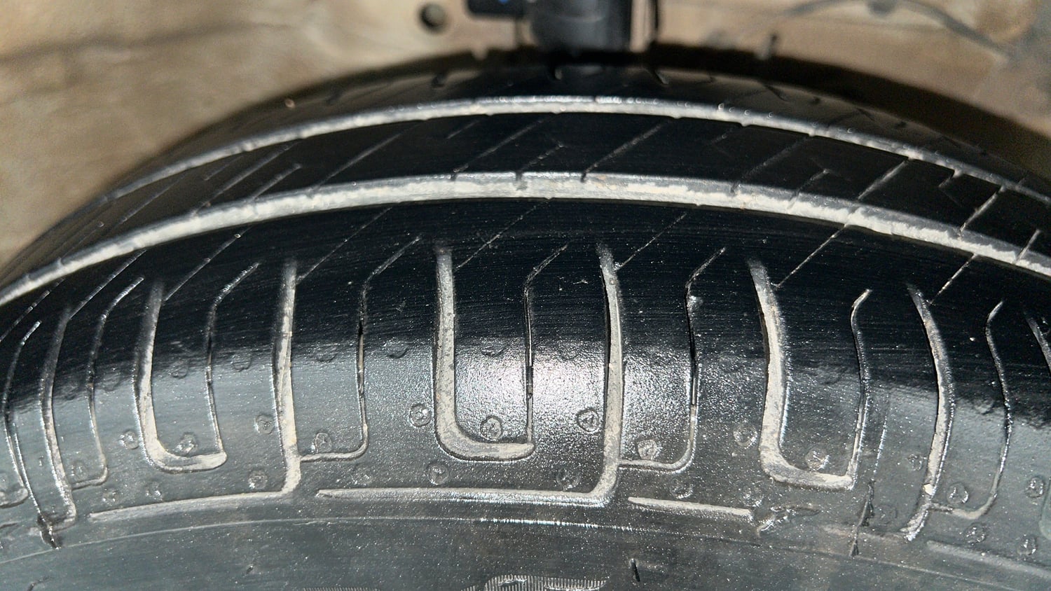 Used 2016 Maruti Suzuki Swift VDi Diesel Manual tyres RIGHT FRONT TYRE TREAD VIEW