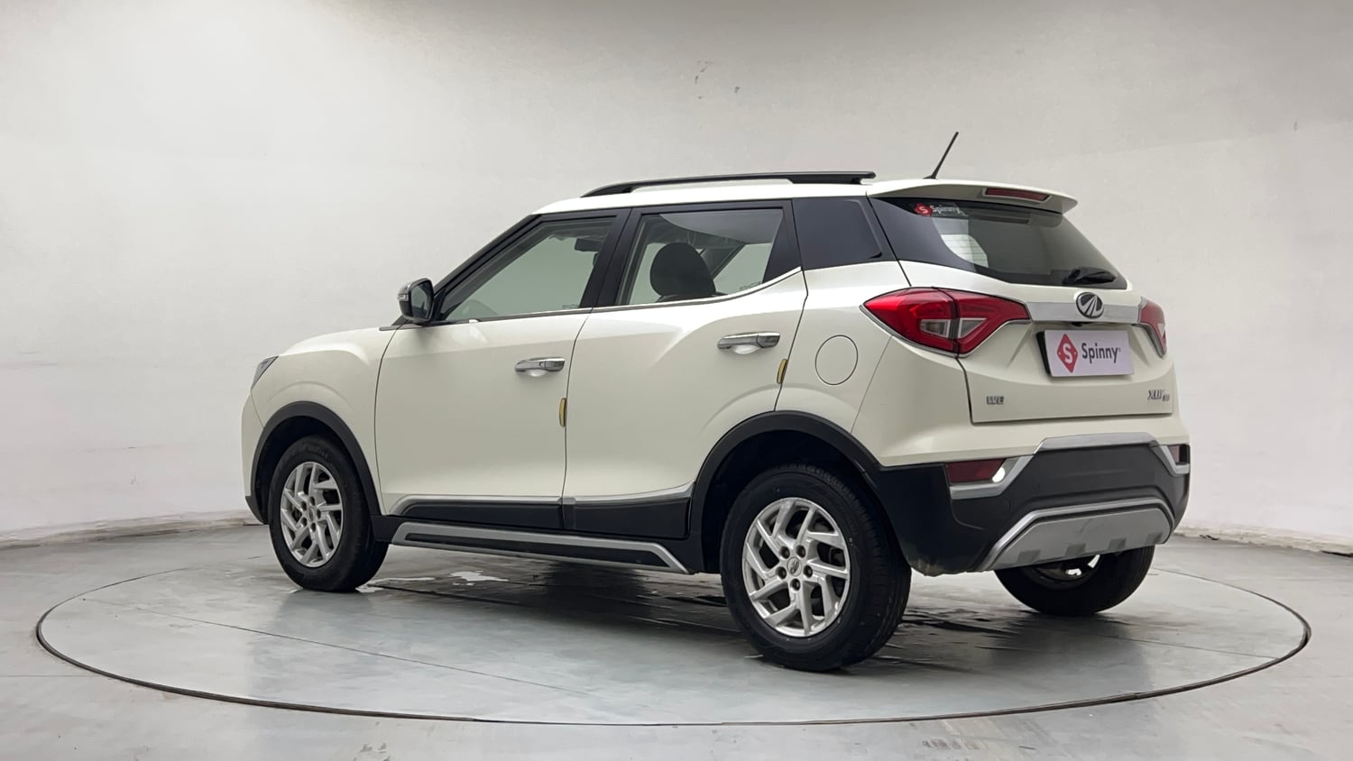 Used 2022 Mahindra XUV 300 W8 1.2 Petrol Petrol Manual exterior LEFT REAR CORNER VIEW