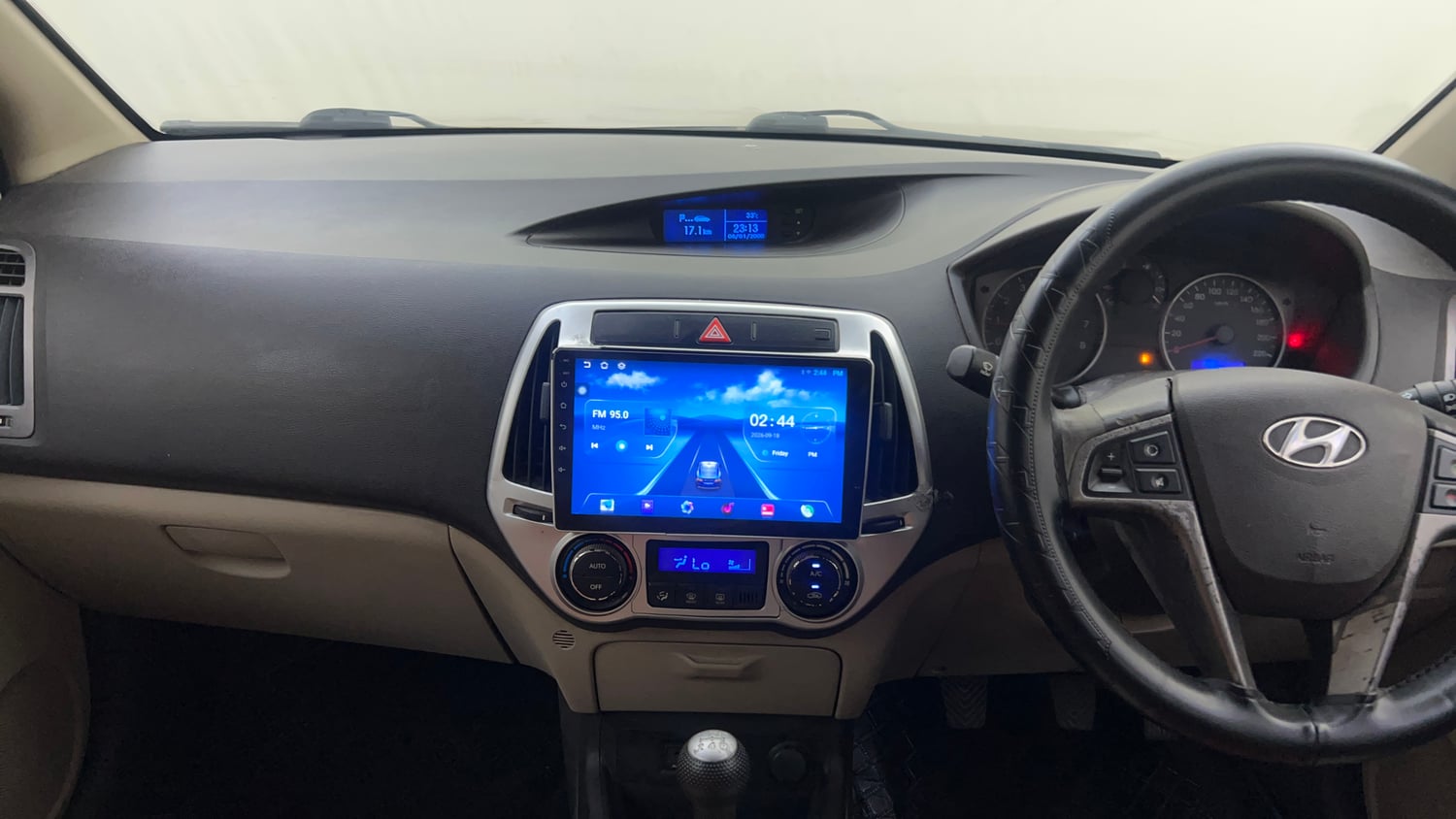 Used 2012 Hyundai i20 Sportz 1.2 Petrol Manual interior MUSIC SYSTEM & AC CONTROL VIEW
