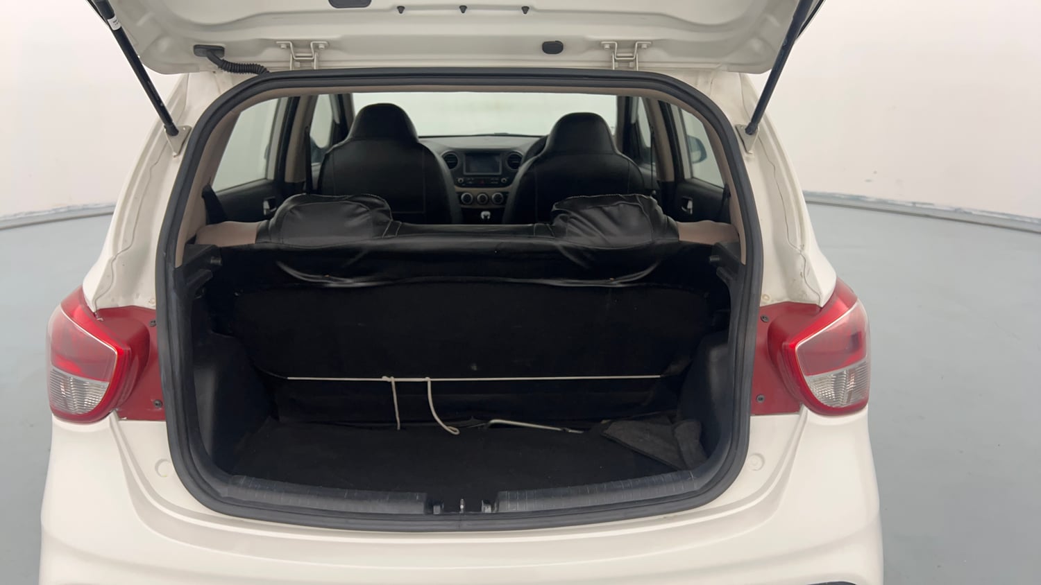 Used 2018 Hyundai Grand i10 Sportz (O) U2 1.2 CRDi Diesel Manual interior DICKY INSIDE VIEW