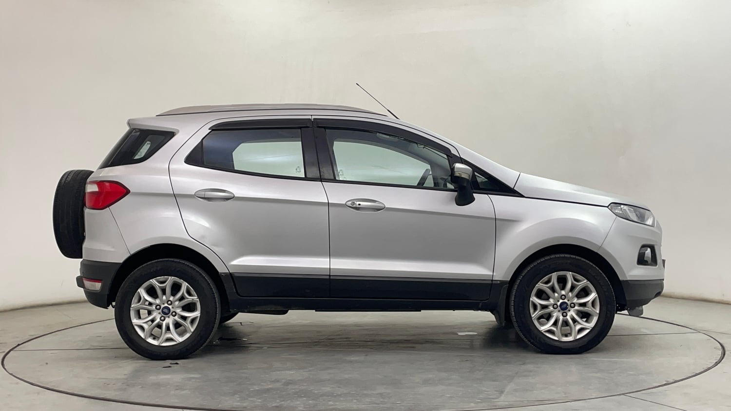 Used 2016 Ford EcoSport Titanium 1.5L TDCi Diesel Manual exterior RIGHT SIDE VIEW