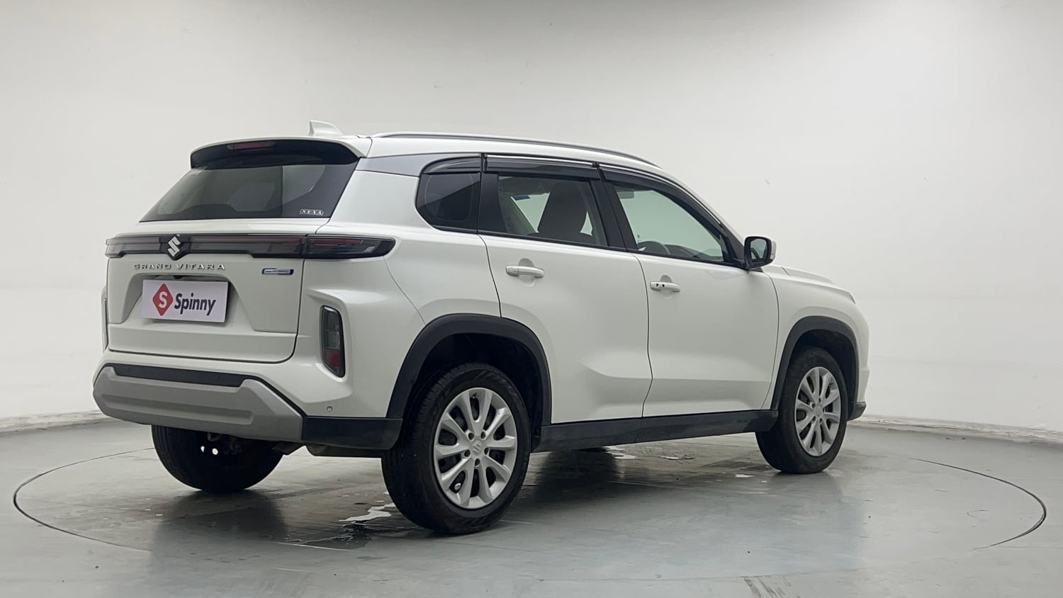 Used 2025 Maruti Suzuki Grand Vitara Delta Smart Hybrid Petrol Manual exterior RIGHT REAR CORNER VIEW