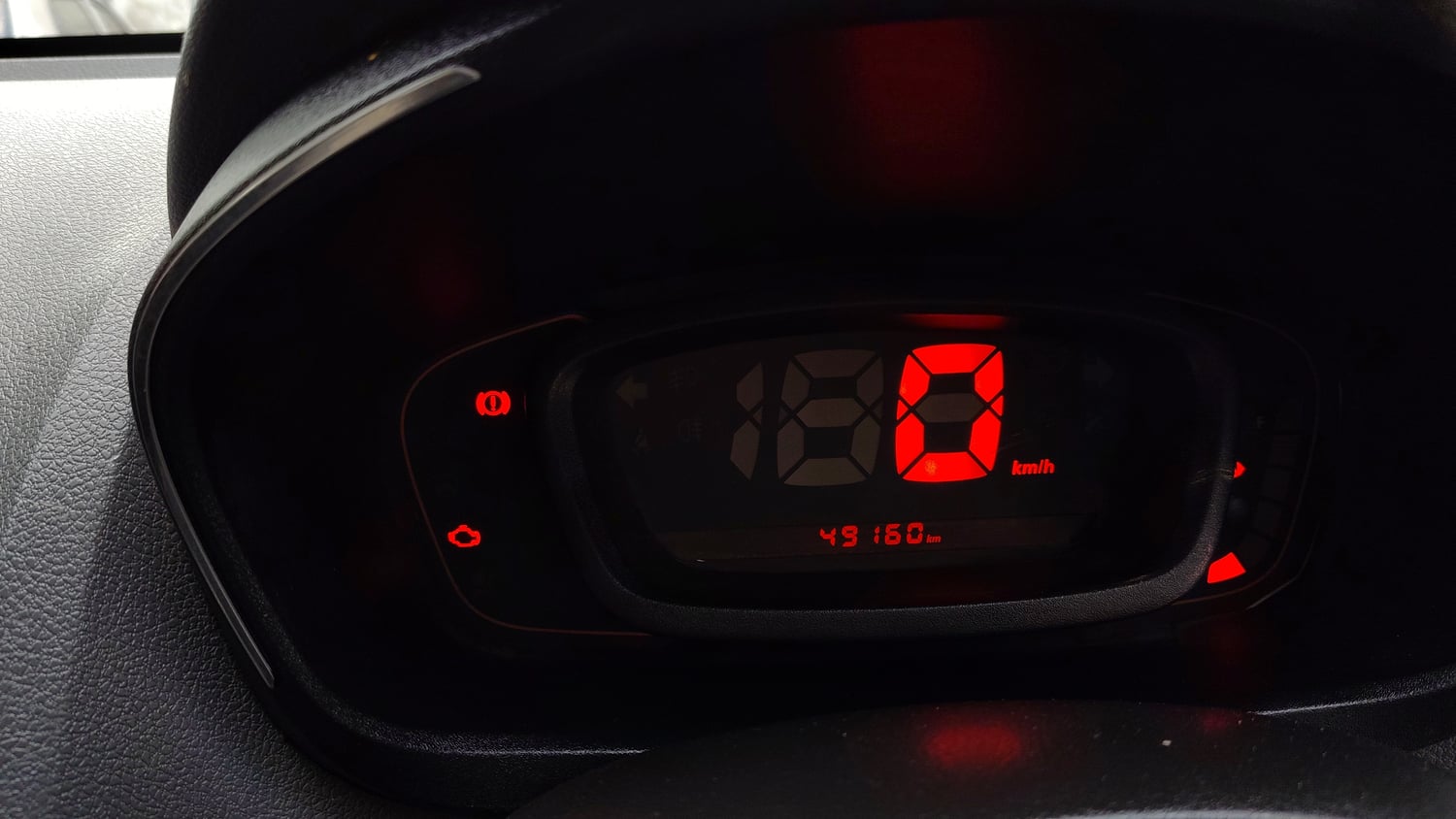 Used 2018 Renault Kwid 1.0 RXT Petrol Manual interior CLUSTERMETER VIEW