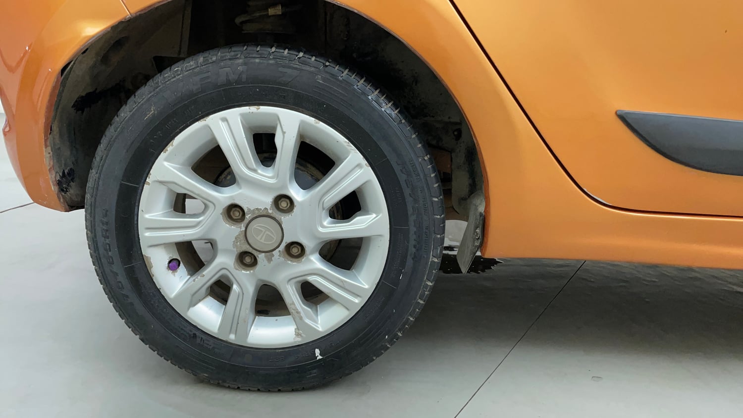 Used 2016 Tata Tiago Revotron XZ Petrol Manual tyres RIGHT REAR TYRE RIM VIEW
