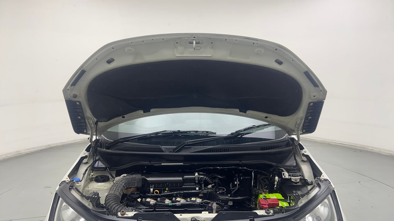 Used 2022 Maruti Suzuki Ignis Sigma 1.2 MT Petrol Manual engine ENGINE & BONNET OPEN FRONT VIEW