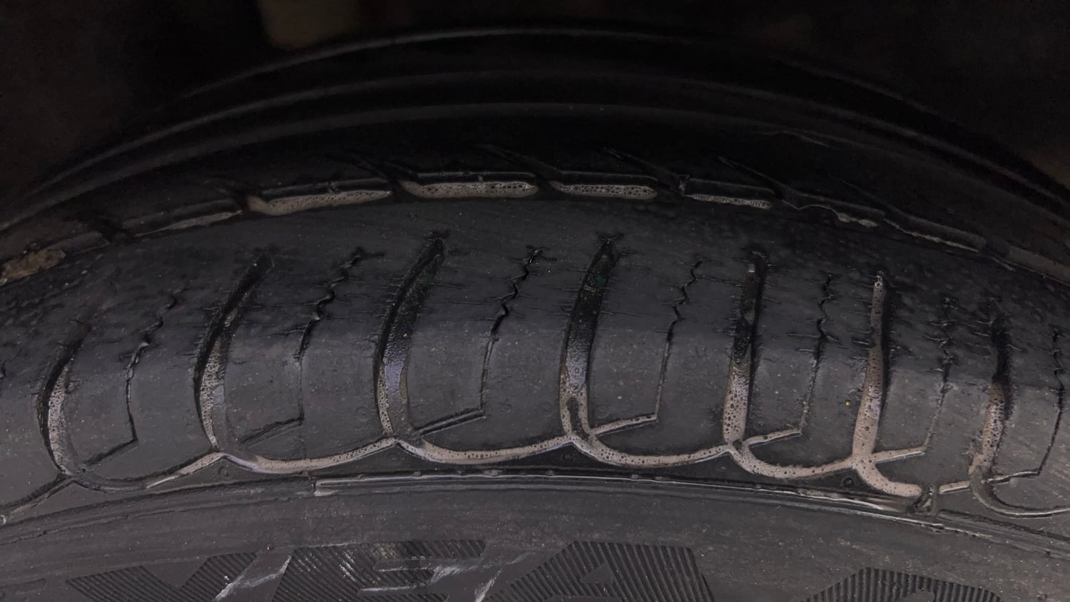 Used 2015 Ford EcoSport Titanium 1.5 Ti-VCT AT Petrol Automatic tyres RIGHT REAR TYRE TREAD VIEW