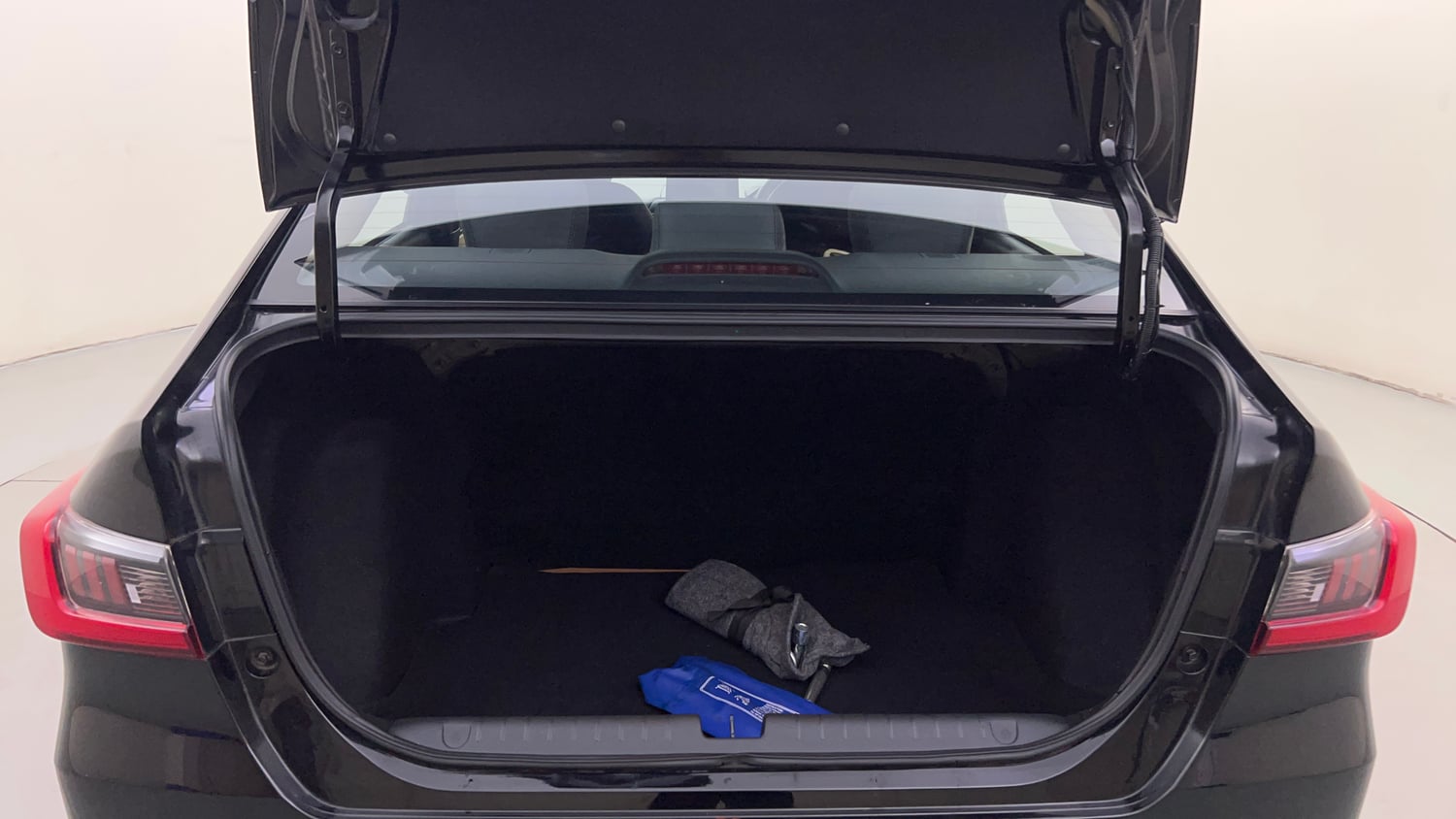 Used 2025 Honda Amaze VX 1.2 Petrol CVT Petrol Automatic interior DICKY INSIDE VIEW