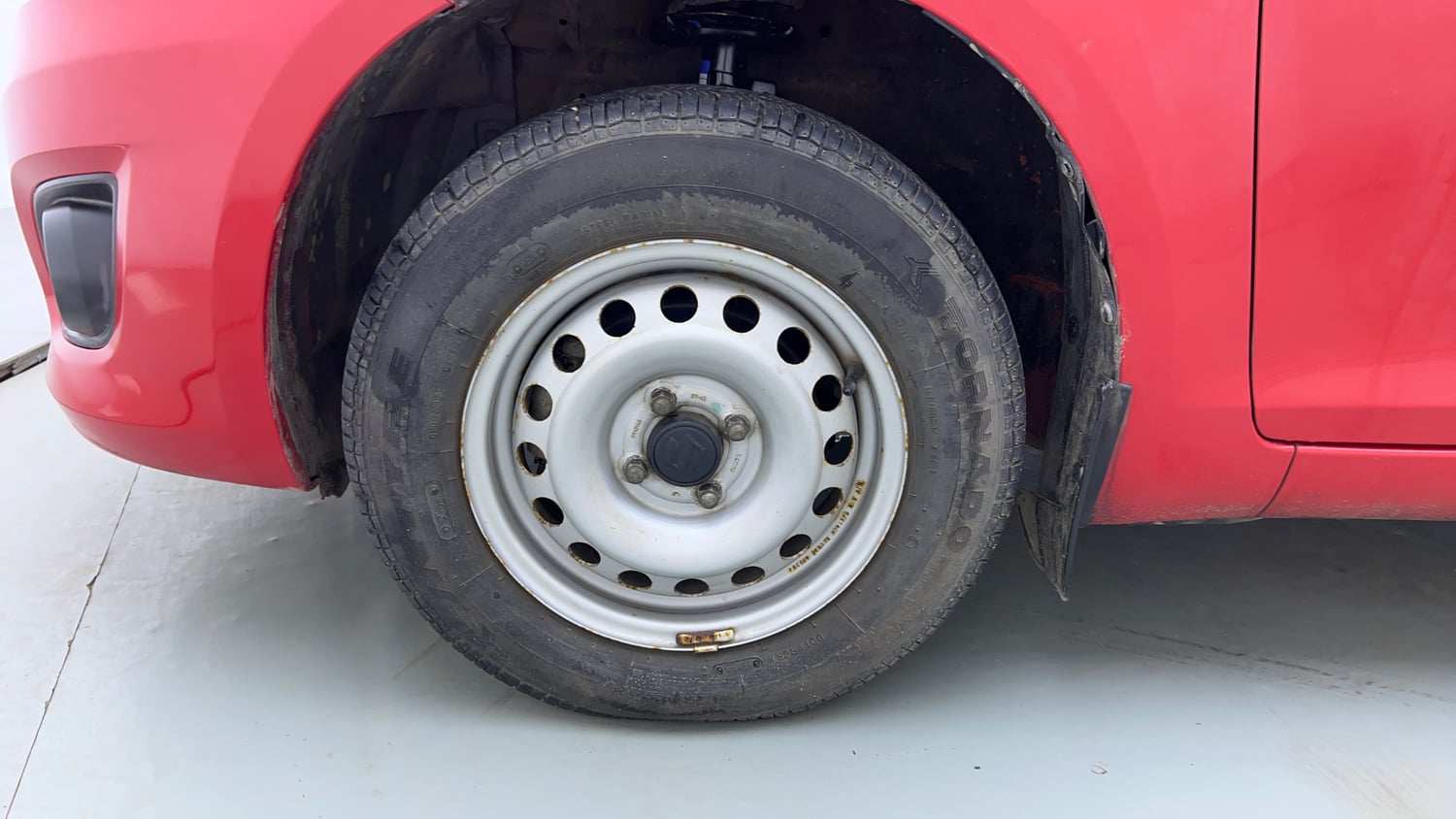 Used 2014 Maruti Suzuki Swift Dzire LXI Petrol Manual tyres LEFT FRONT TYRE RIM VIEW
