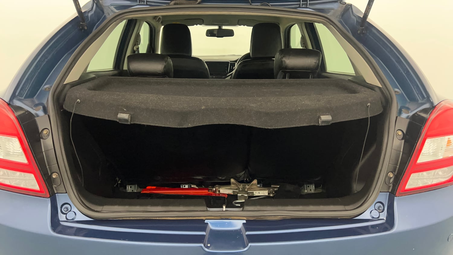 Used 2018 Maruti Suzuki Baleno Alpha 1.2 Petrol Manual interior DICKY INSIDE VIEW