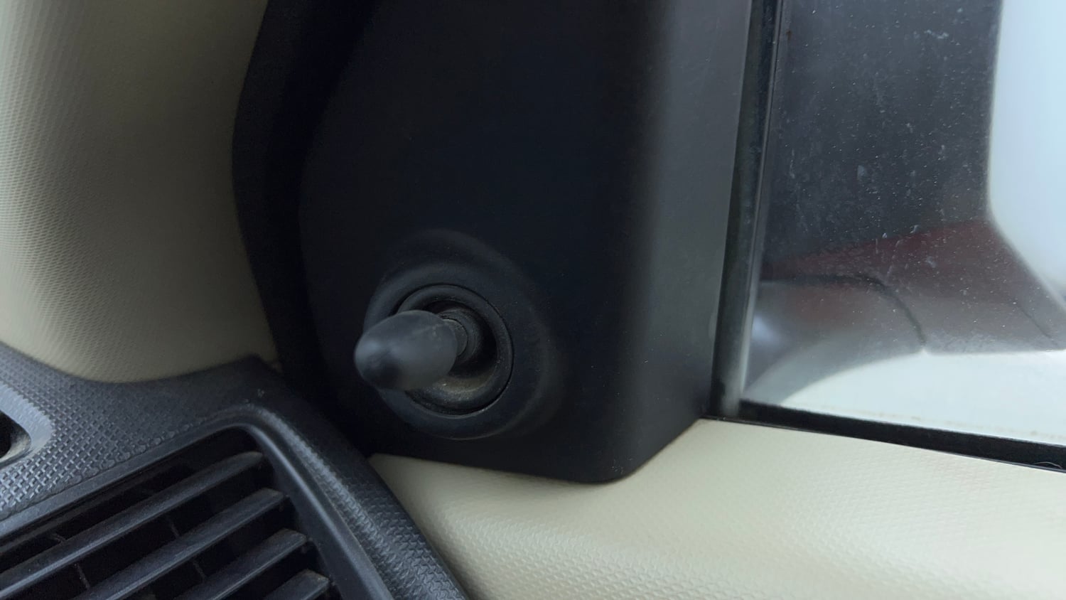 Used 2014 Maruti Suzuki Swift Dzire LXI Petrol Manual top_features Adjustable ORVM