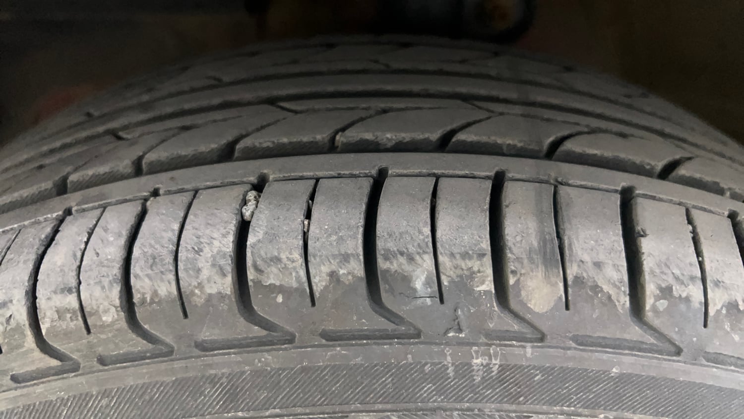 Used 2018 Mahindra KUV100 NXT K8 6 STR Petrol Manual tyres LEFT FRONT TYRE TREAD VIEW