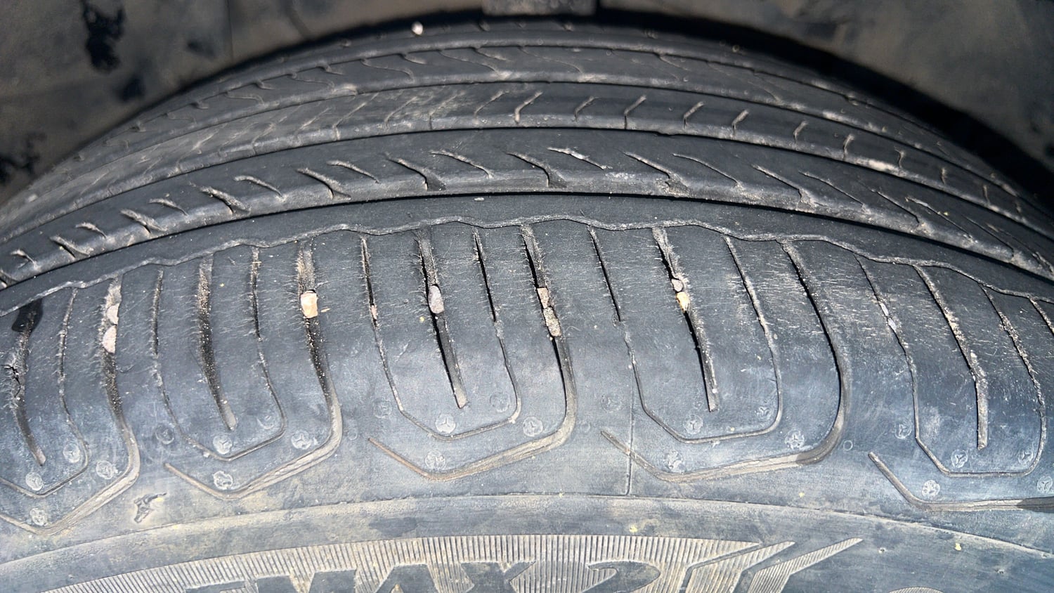 Used 2025 Tata Nexon Fearless Plus S 1.2 Revotron Petrol 7DCA DT Petrol Automatic tyres RIGHT FRONT TYRE TREAD VIEW