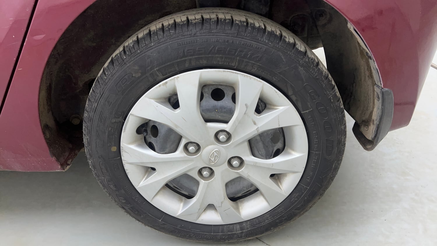 Used 2014 Hyundai Grand i10 Sportz 1.2 Kappa VTVT Petrol Manual tyres LEFT REAR TYRE RIM VIEW