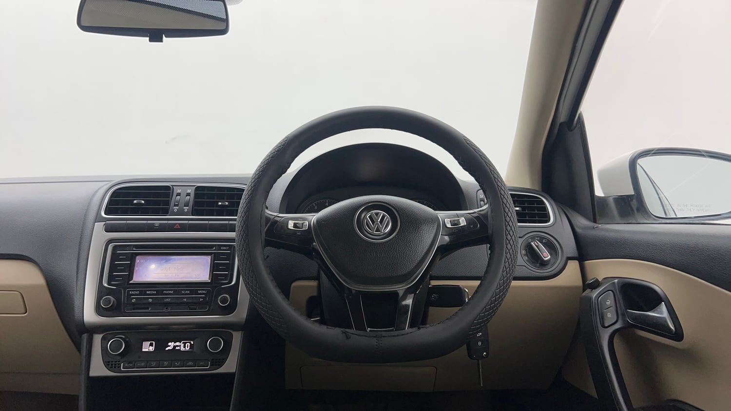Used 2014 Volkswagen Polo Highline1.2L (P) Petrol Manual interior STEERING VIEW