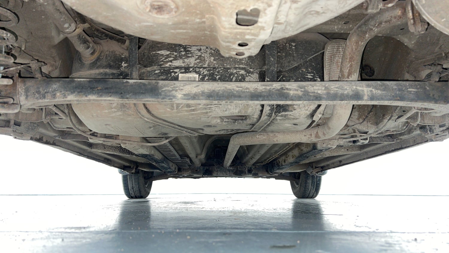 Used 2016 Maruti Suzuki Swift VDi Diesel Manual extra REAR UNDERBODY VIEW (TAKEN FROM REAR)