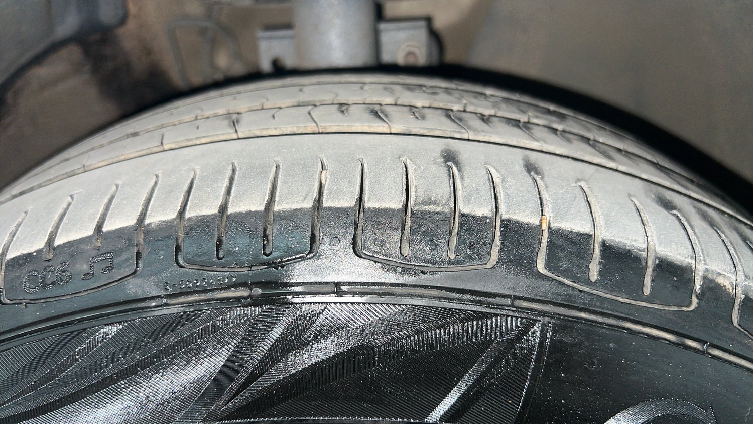 Used 2014 Volkswagen Polo Highline1.2L (P) Petrol Manual tyres RIGHT FRONT TYRE TREAD VIEW