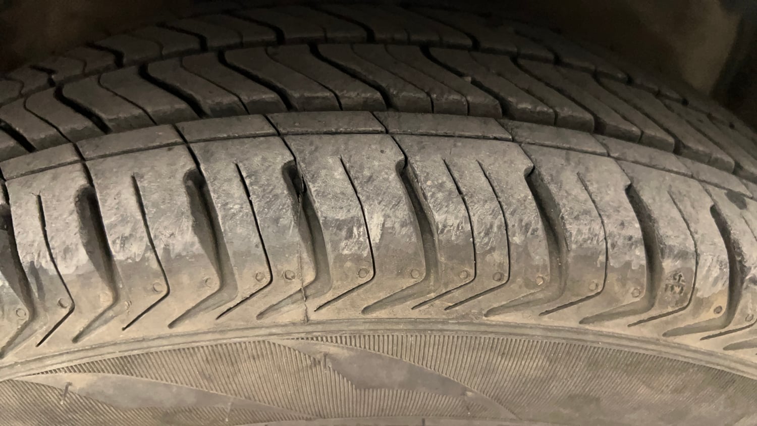 Used 2017 Maruti Suzuki Celerio VXi AMT Petrol Automatic tyres RIGHT FRONT TYRE TREAD VIEW