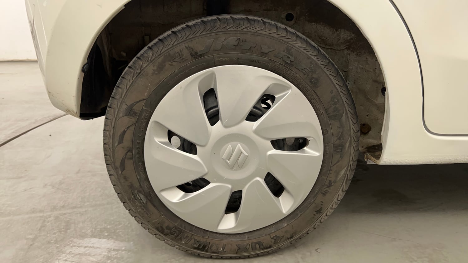 Used 2017 Maruti Suzuki Celerio VXi AMT Petrol Automatic tyres RIGHT REAR TYRE RIM VIEW