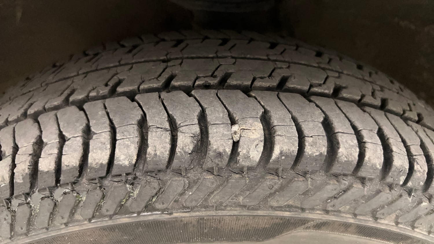 Used 2016 Maruti Suzuki Alto K10 VXi AMT Petrol Automatic tyres LEFT FRONT TYRE TREAD VIEW