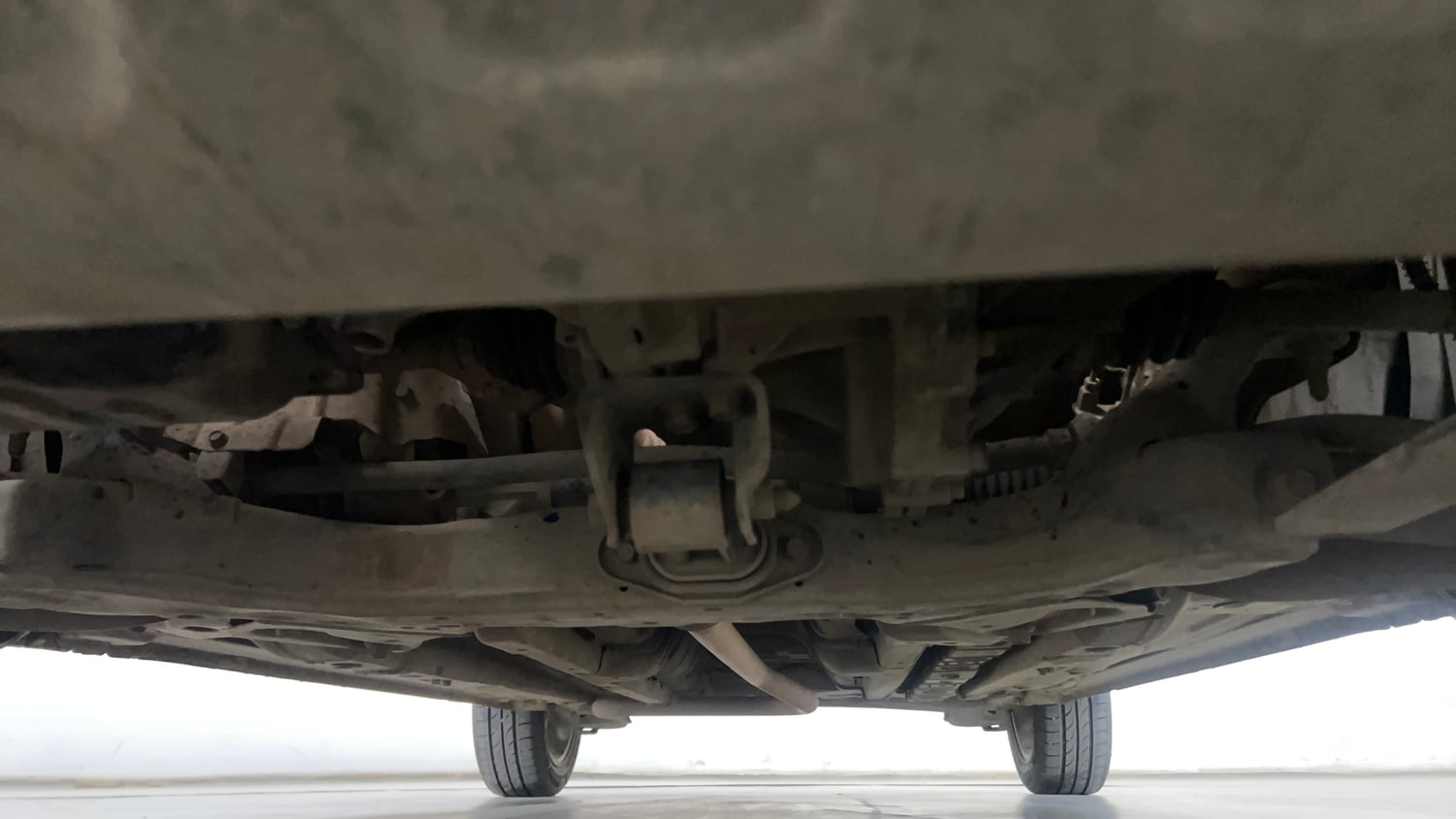 Used 2020 Hyundai Elite i20 Asta 1.2 (O) Petrol Manual extra FRONT LEFT UNDERBODY VIEW