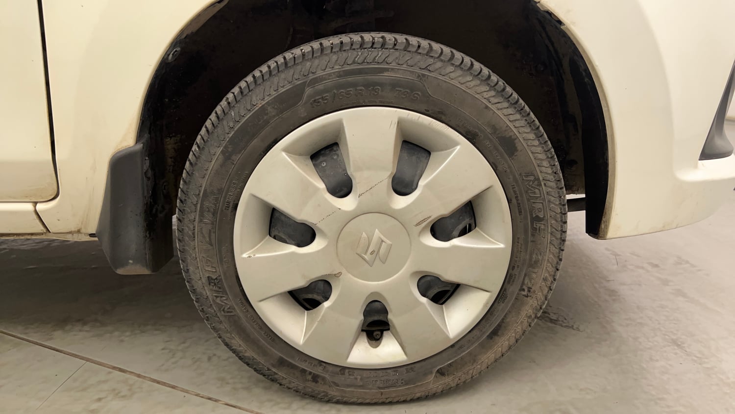 Used 2016 Maruti Suzuki Alto K10 VXi AMT Petrol Automatic tyres RIGHT FRONT TYRE RIM VIEW