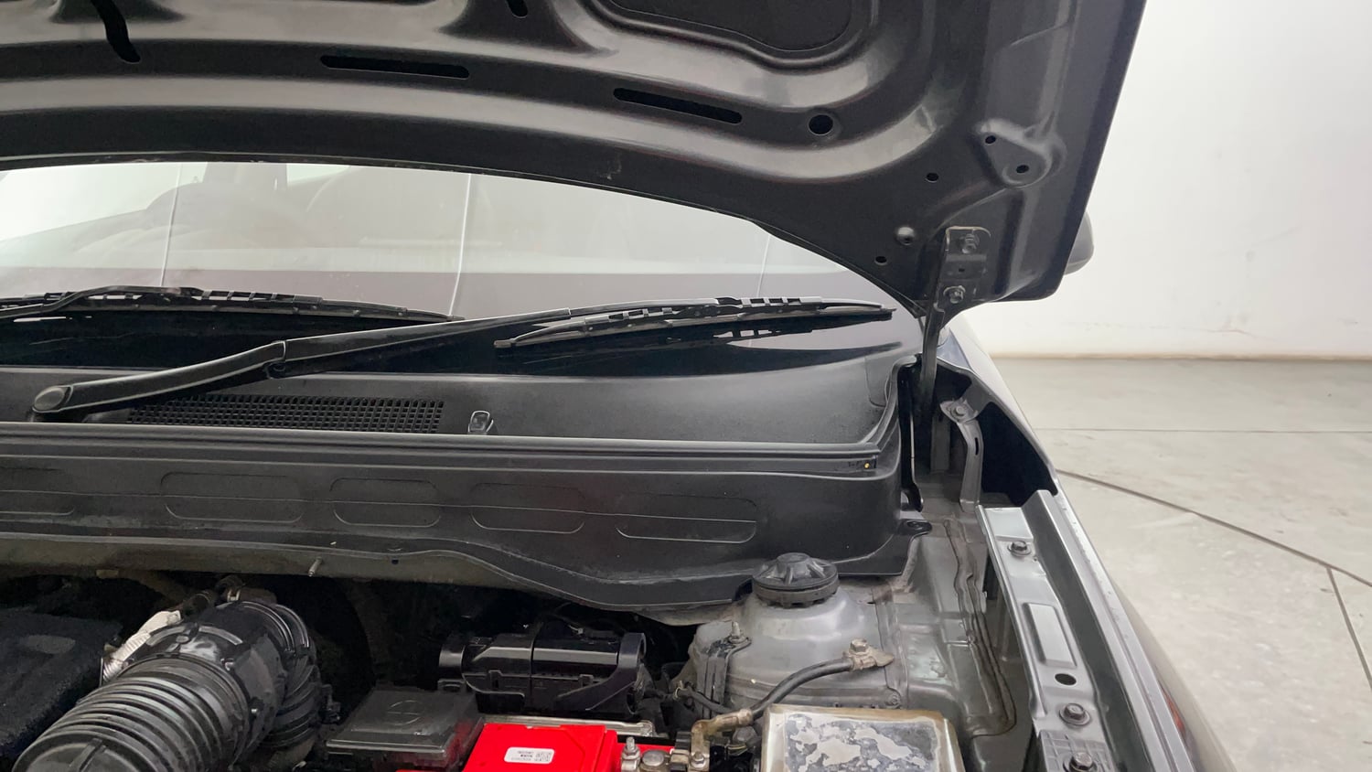 Used 2021 Hyundai Venue SX 1.0 Turbo Petrol Manual engine ENGINE LEFT SIDE HINGE & APRON VIEW