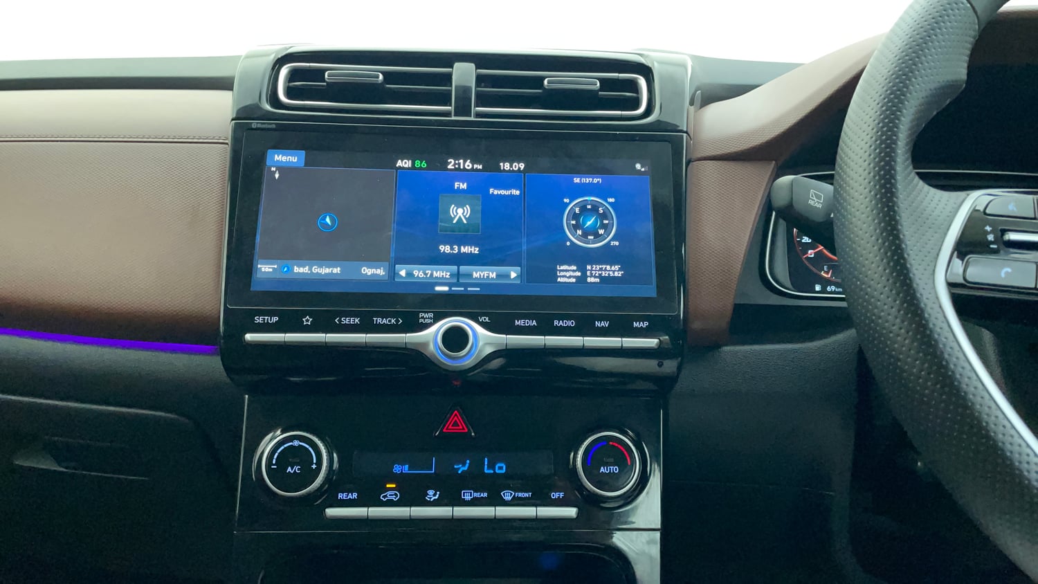 Used 2022 Hyundai Alcazar Signature 6 STR 2.0 Petrol Petrol Manual interior MUSIC SYSTEM & AC CONTROL VIEW