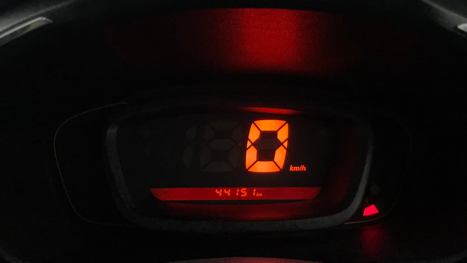 Used 2016 Renault Kwid RXT Petrol Manual interior CLUSTERMETER VIEW