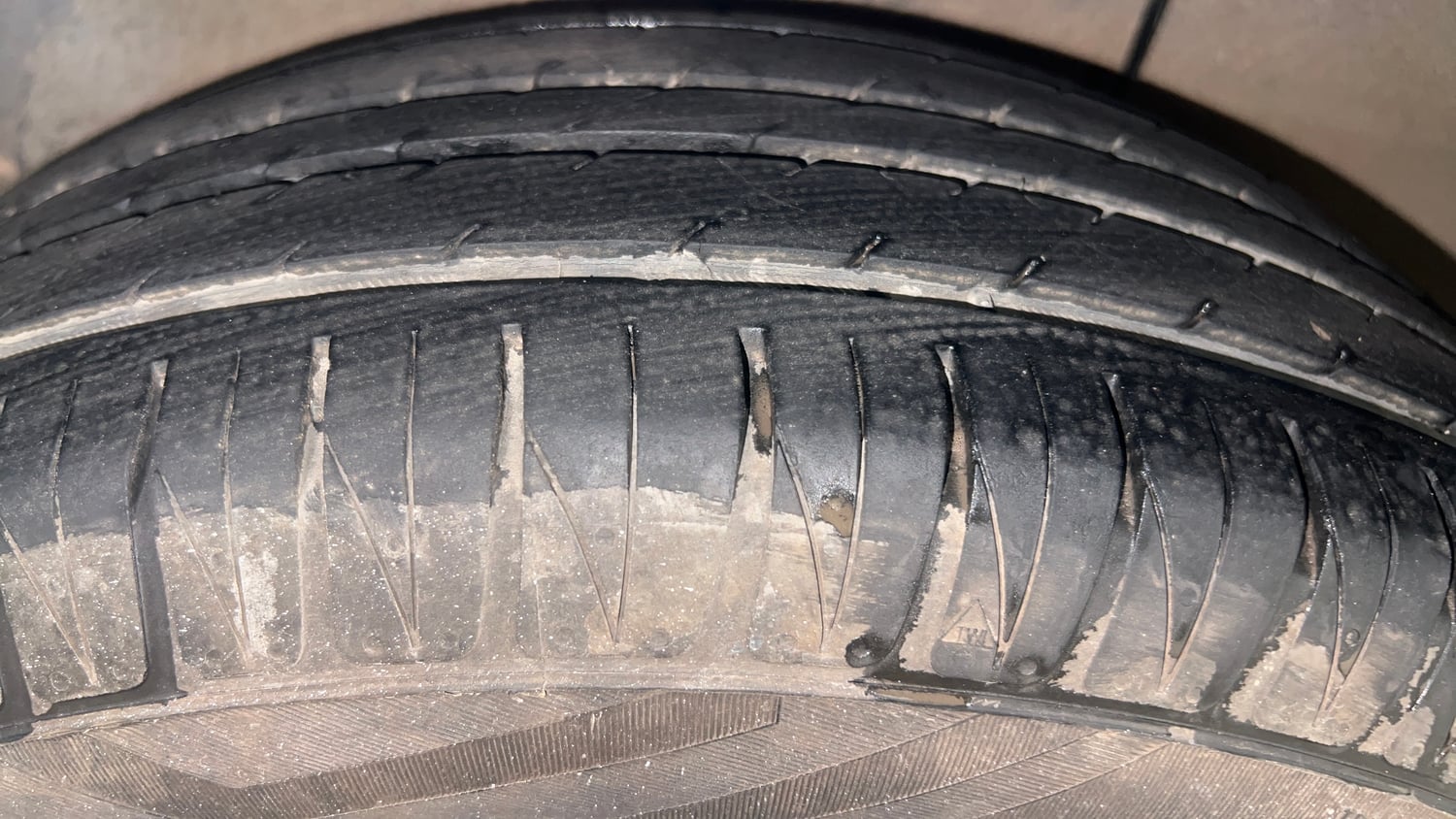 Used 2012 Hyundai i20 Sportz 1.2 Petrol Manual tyres RIGHT REAR TYRE TREAD VIEW