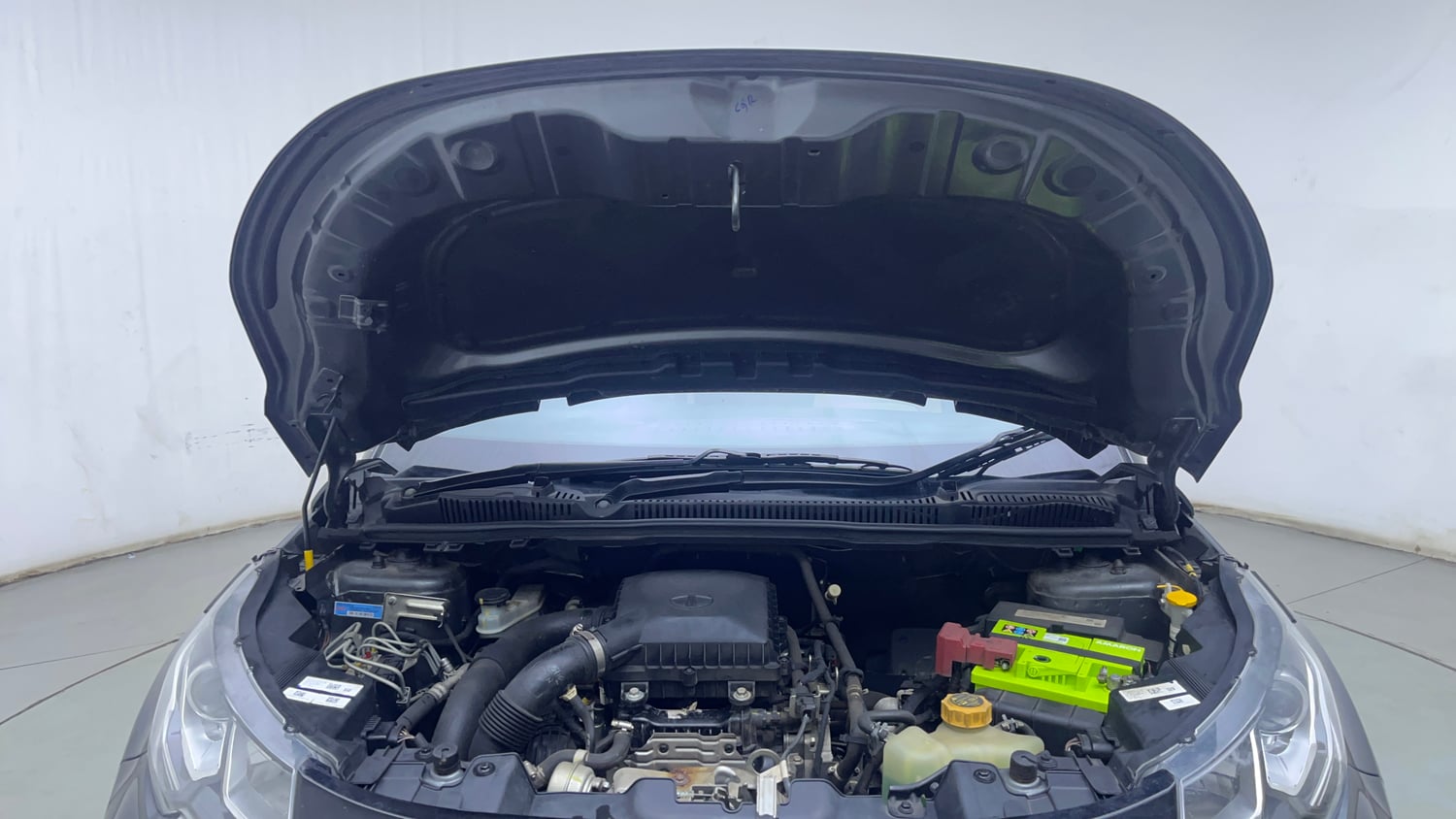 Used 2022 Tata Nexon XM Plus (S) Petrol Manual engine ENGINE & BONNET OPEN FRONT VIEW