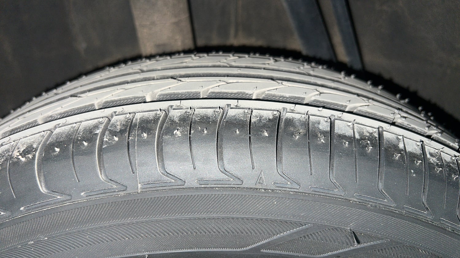 Used 2022 Renault Kwid RXT 1.0 AMT Opt Petrol Automatic tyres RIGHT REAR TYRE TREAD VIEW