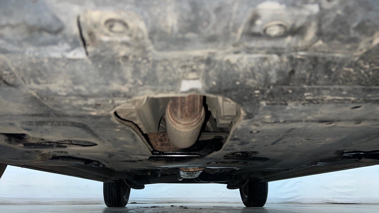 Used 2022 Mahindra XUV 300 W8 1.2 Petrol Petrol Manual extra FRONT LEFT UNDERBODY VIEW