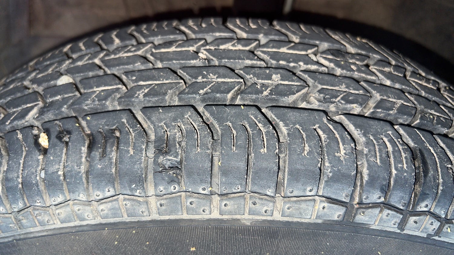 Used 2014 Maruti Suzuki Swift Dzire LXI Petrol Manual tyres LEFT FRONT TYRE TREAD VIEW
