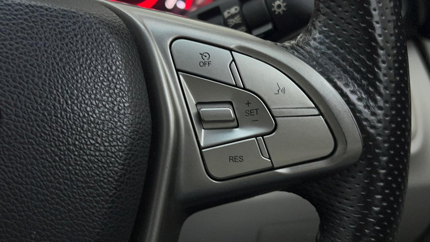 Used 2022 Mahindra XUV 300 W8 1.2 Petrol Petrol Manual top_features Cruise control