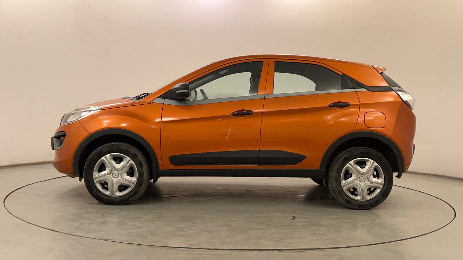 Used 2018 Tata Nexon XE Petrol Manual exterior LEFT SIDE VIEW