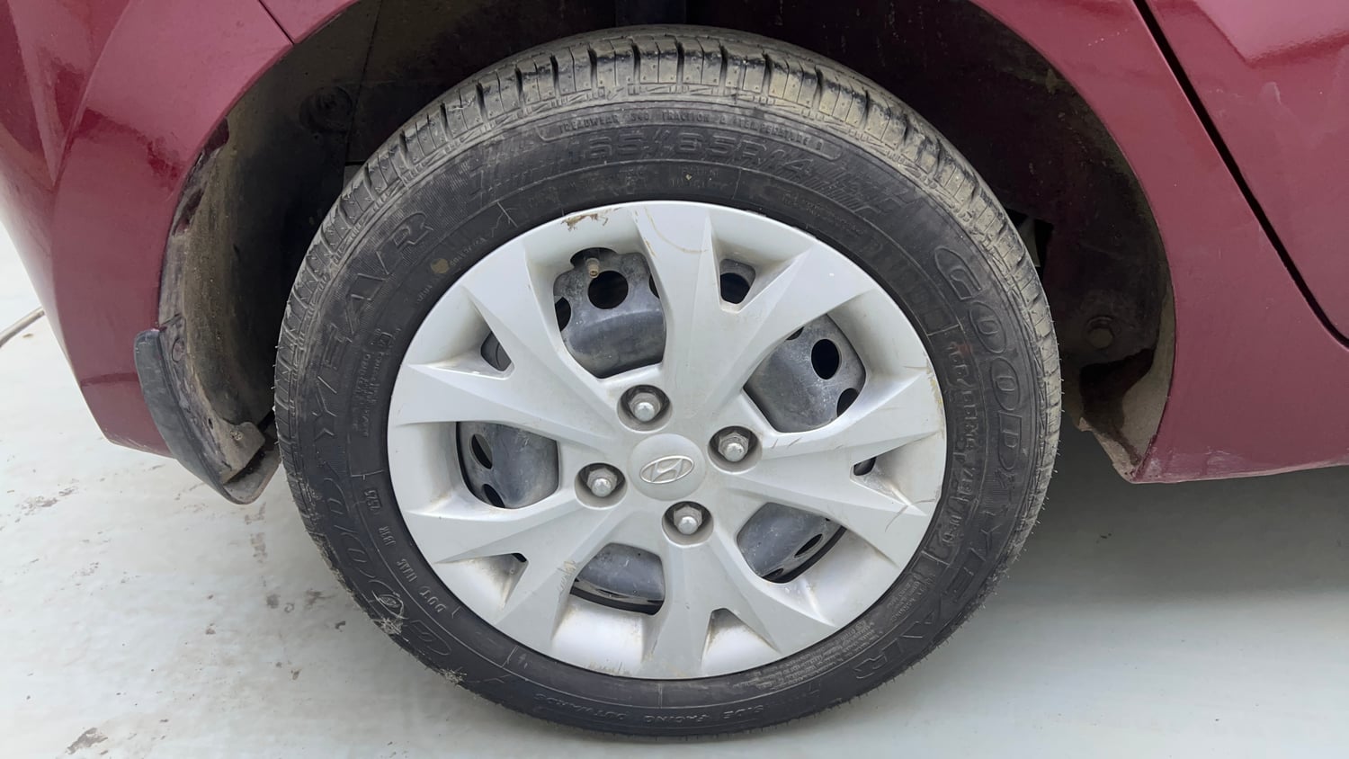 Used 2014 Hyundai Grand i10 Sportz 1.2 Kappa VTVT Petrol Manual tyres RIGHT REAR TYRE RIM VIEW