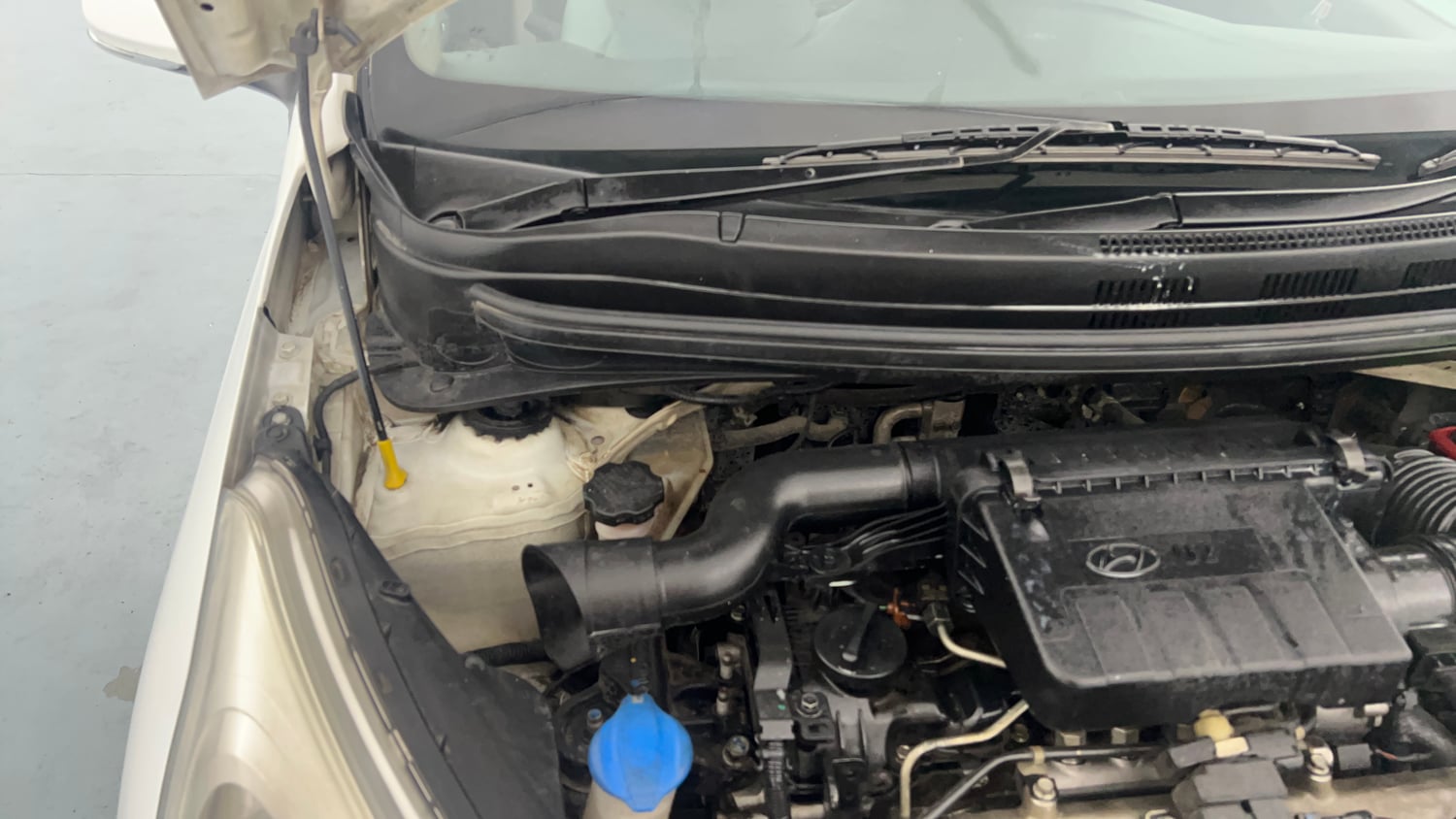 Used 2018 Hyundai Grand i10 Sportz (O) U2 1.2 CRDi Diesel Manual engine ENGINE RIGHT SIDE HINGE & APRON VIEW