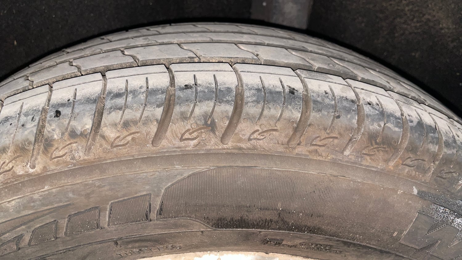 Used 2016 Ford EcoSport Titanium 1.5L TDCi Diesel Manual tyres LEFT REAR TYRE TREAD VIEW