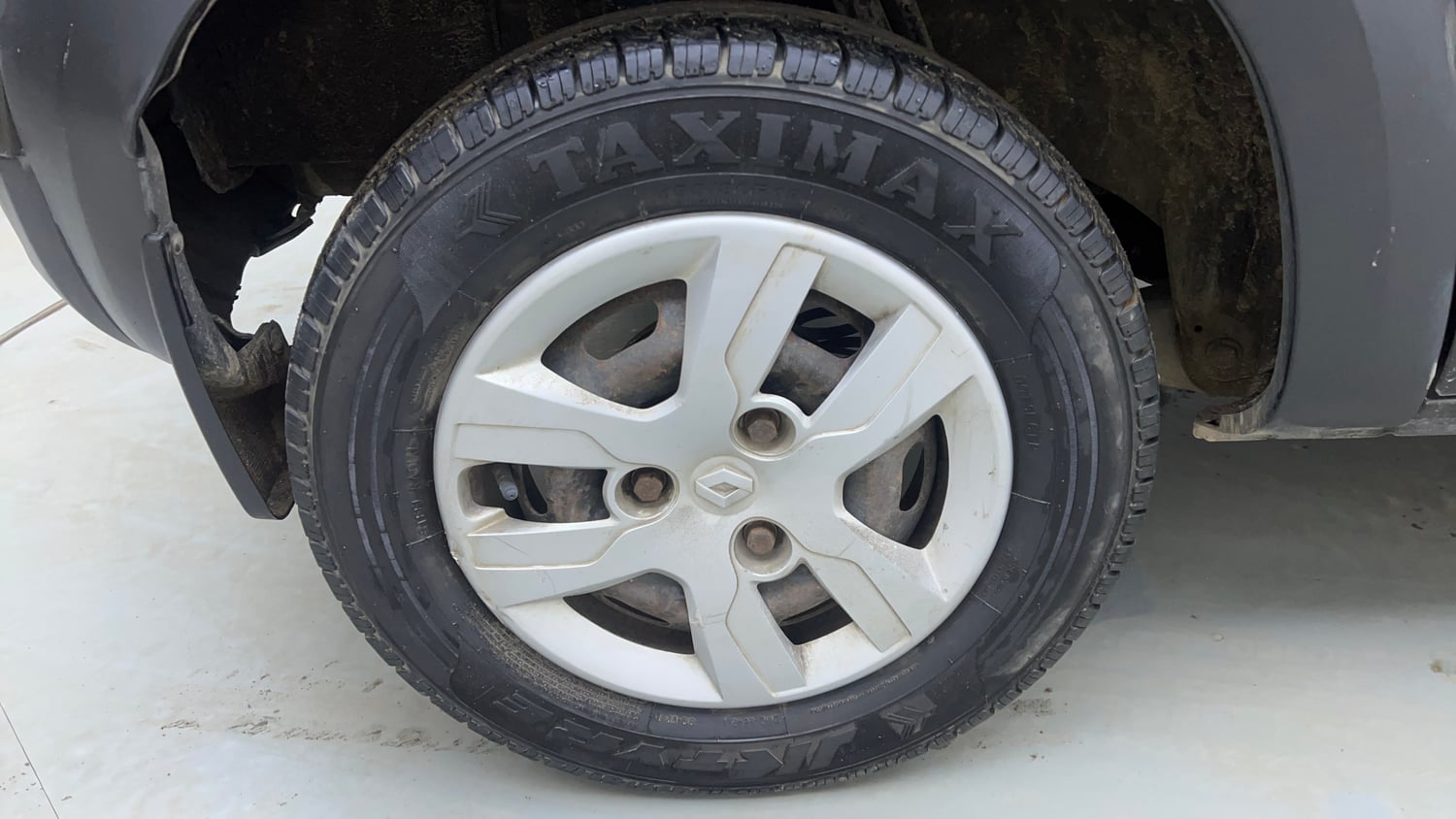 Used 2016 Renault Kwid RXT Petrol Manual tyres RIGHT REAR TYRE RIM VIEW