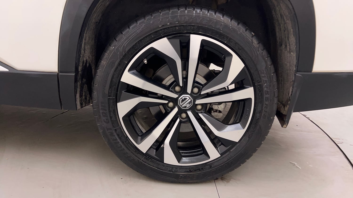 Used 2023 MG Motors Hector Plus Sharp Pro 2.0 Turbo Diesel 6 STR Diesel Manual tyres LEFT REAR TYRE RIM VIEW