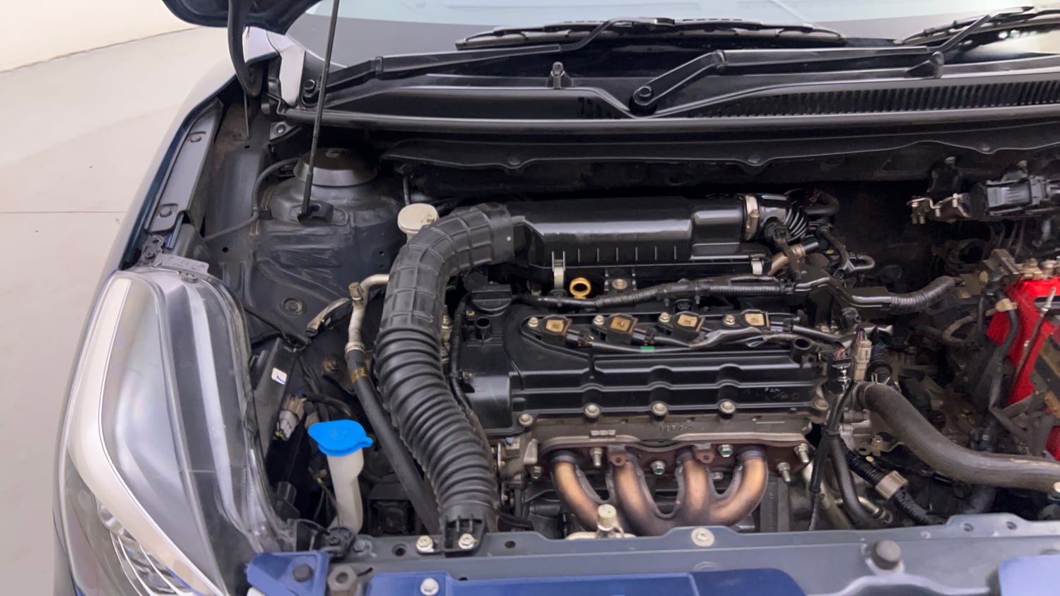 Used 2021 Maruti Suzuki Baleno Alpha Automatic Petrol Automatic engine ENGINE RIGHT SIDE HINGE & APRON VIEW