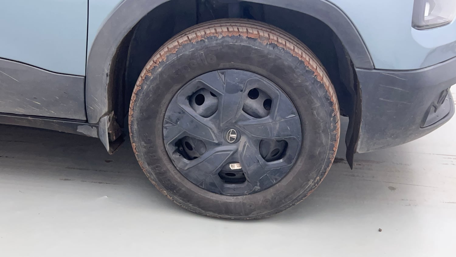 Used 2023 Tata Punch Adventure AMT Petrol Automatic tyres RIGHT FRONT TYRE RIM VIEW
