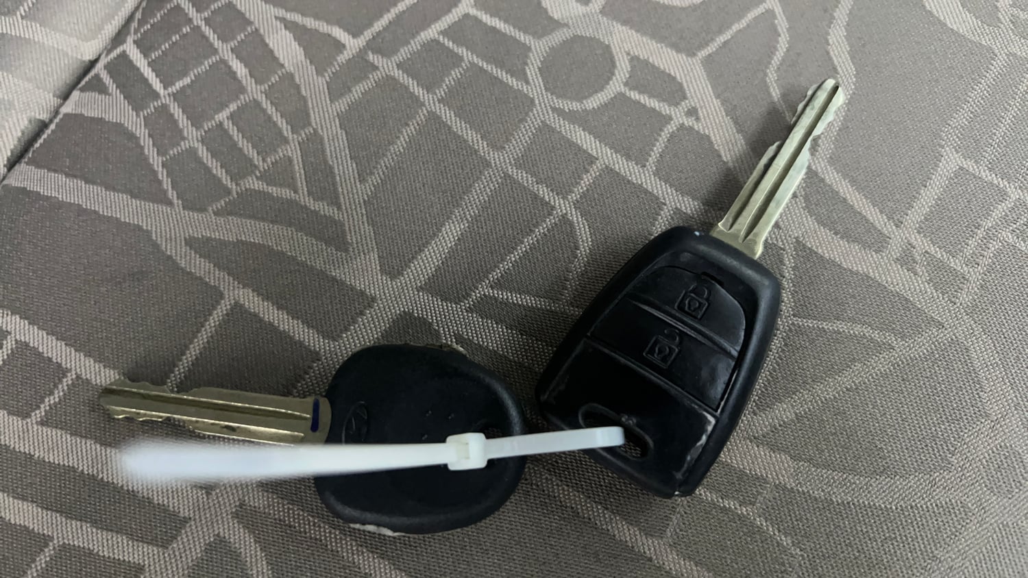 Used 2017 Hyundai Grand i10 Sportz (O) AT 1.2 Kappa VTVT Petrol Automatic extra CAR KEY VIEW