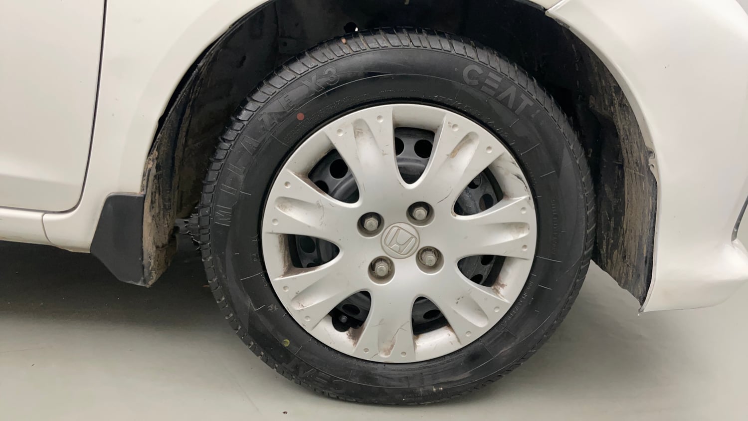Used 2017 Honda Amaze 1.2 S i-VTEC Petrol Manual tyres RIGHT FRONT TYRE RIM VIEW