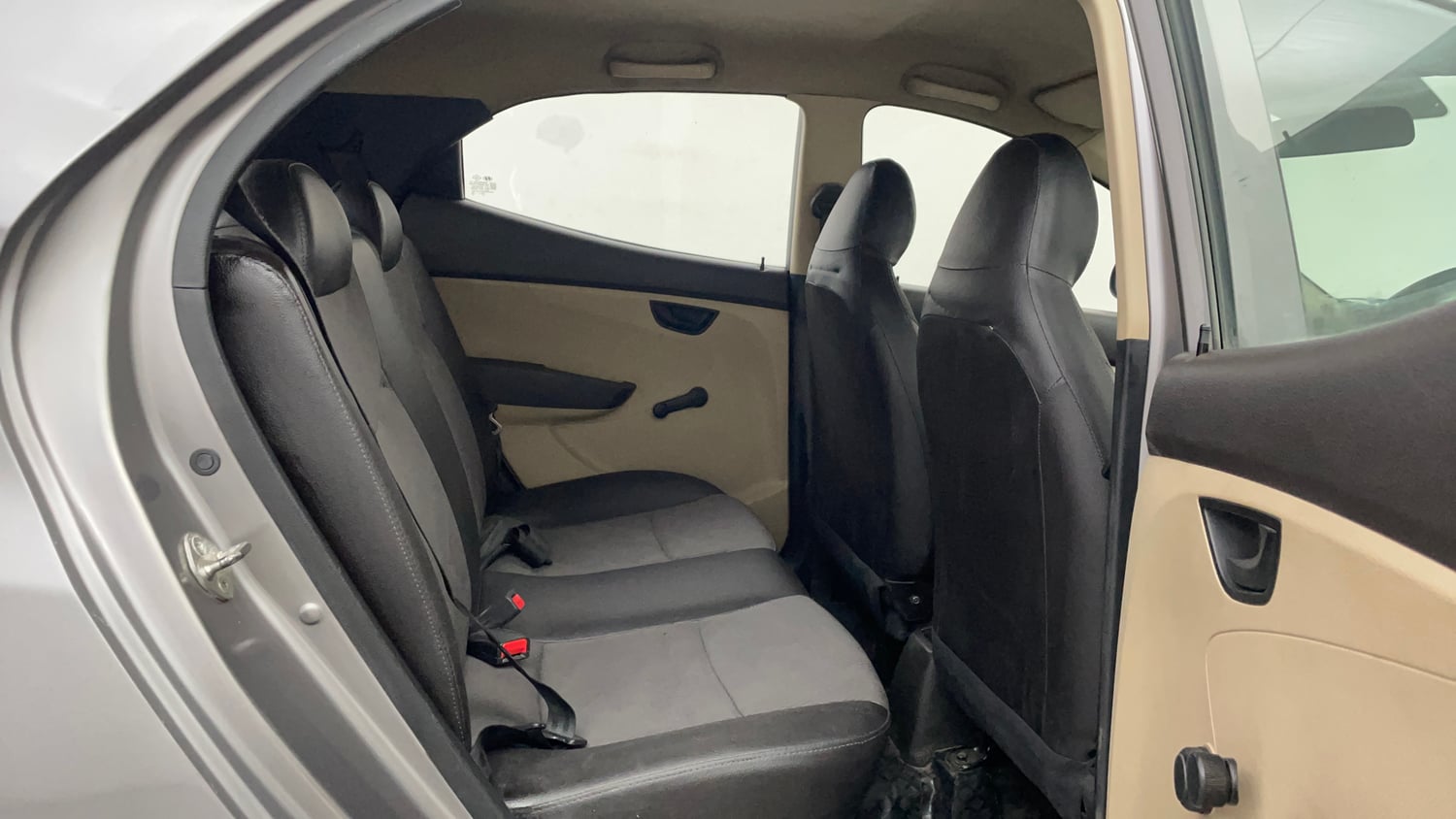 Used 2013 Hyundai Eon Magna Petrol Manual interior RIGHT SIDE REAR DOOR CABIN VIEW