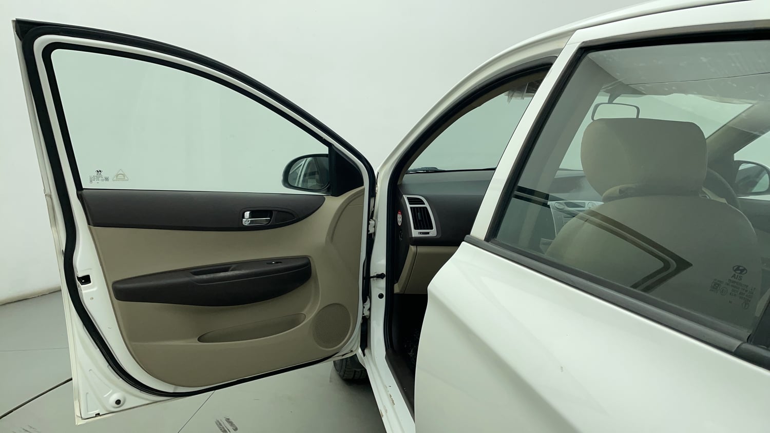 Used 2012 Hyundai i20 Asta 1.2 Petrol Manual interior LEFT FRONT DOOR OPEN VIEW