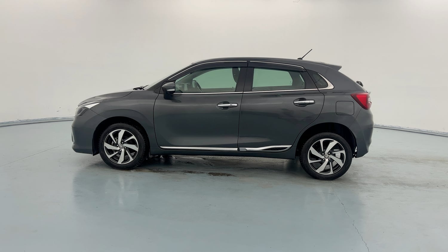 Used 2024 Toyota Glanza V AMT Petrol Automatic exterior LEFT SIDE VIEW