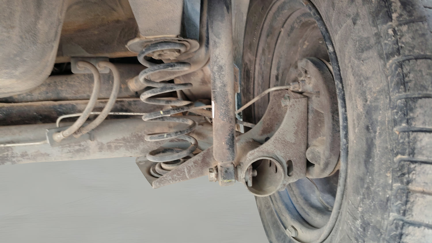 Used 2018 Renault Kwid 1.0 RXT Petrol Manual extra REAR RIGHT UNDERBODY VIEW