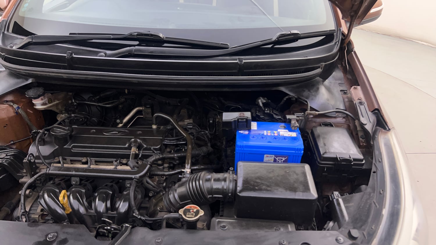 Used 2015 Hyundai i20 Active 1.2 SX Petrol Manual engine ENGINE LEFT SIDE HINGE & APRON VIEW