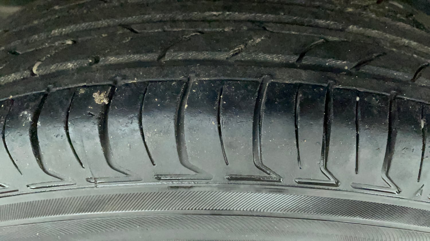 Used 2017 Maruti Suzuki Dzire VXi Petrol Manual tyres RIGHT REAR TYRE TREAD VIEW